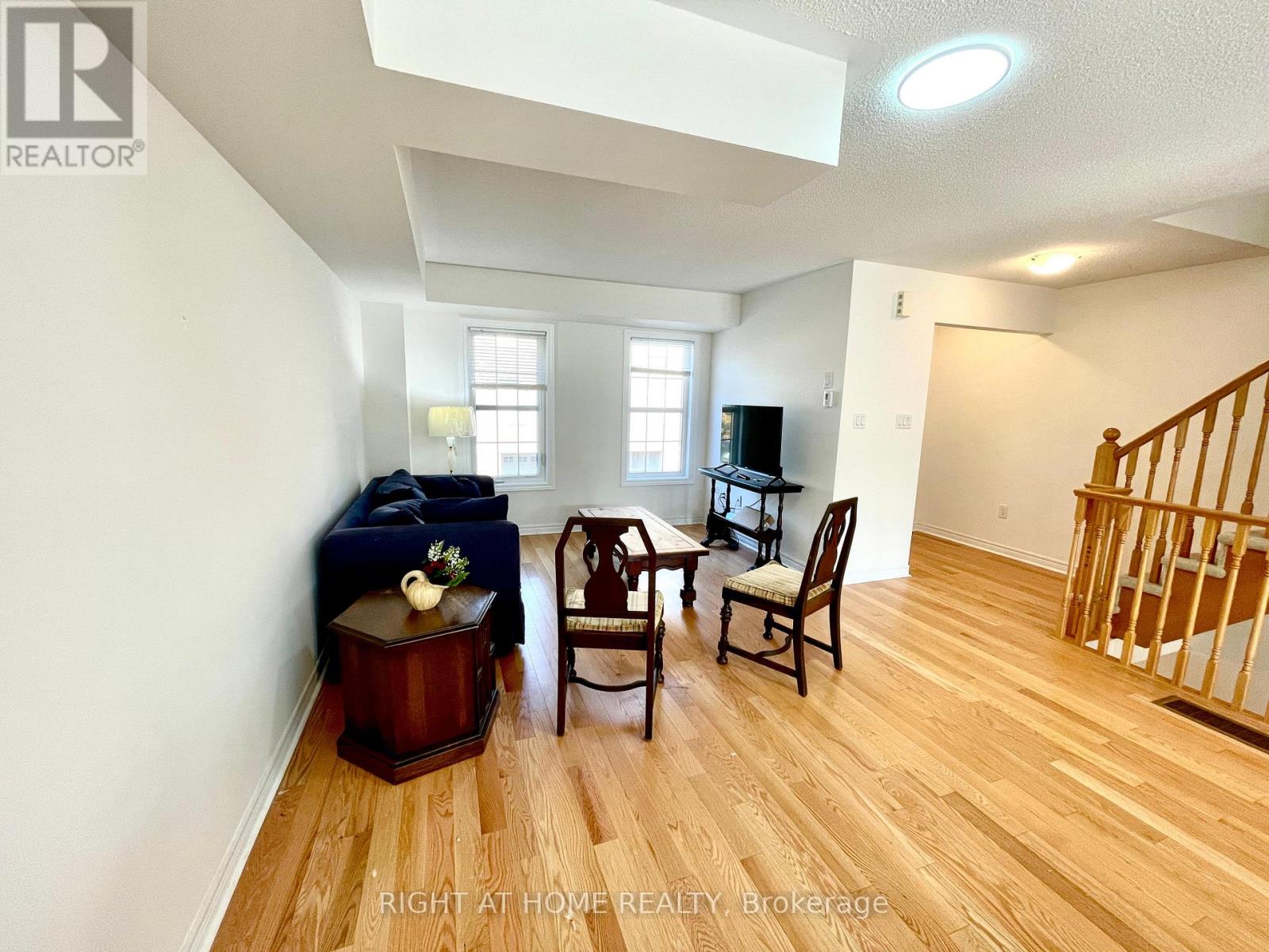 91 - 2280 Baronwood Drive, Oakville, Ontario  L6M 0K4 - Photo 4 - W12461953