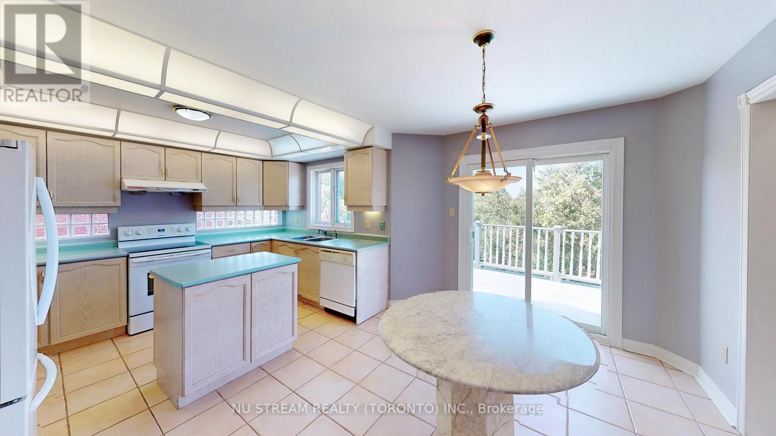 1337 Daniel Creek Road, Mississauga, Ontario  L5V 1V3 - Photo 10 - W12461971