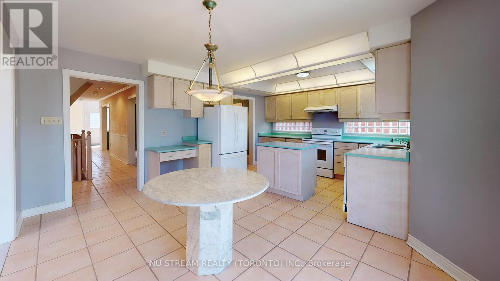 1337 Daniel Creek Road, Mississauga, Ontario  L5V 1V3 - Photo 12 - W12461971