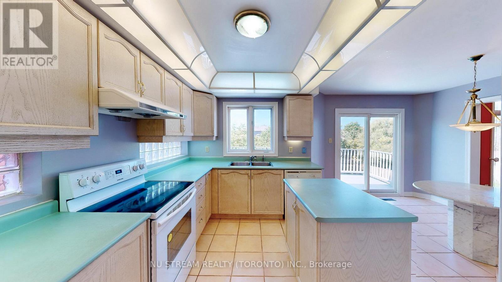 1337 Daniel Creek Road, Mississauga, Ontario  L5V 1V3 - Photo 13 - W12461971