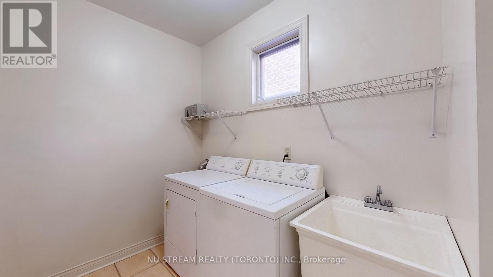 1337 Daniel Creek Road, Mississauga, Ontario  L5V 1V3 - Photo 14 - W12461971