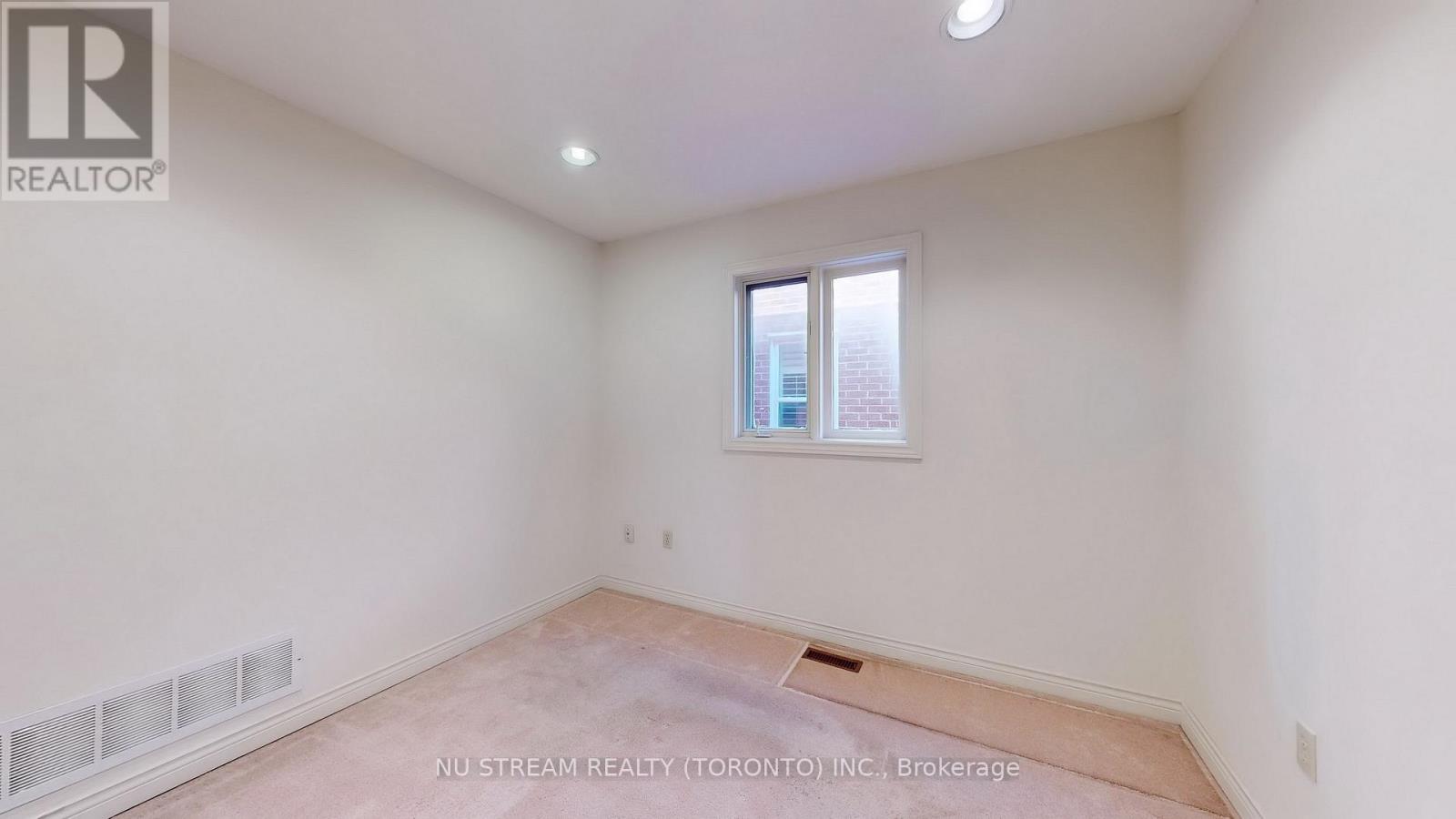 1337 Daniel Creek Road, Mississauga, Ontario  L5V 1V3 - Photo 19 - W12461971