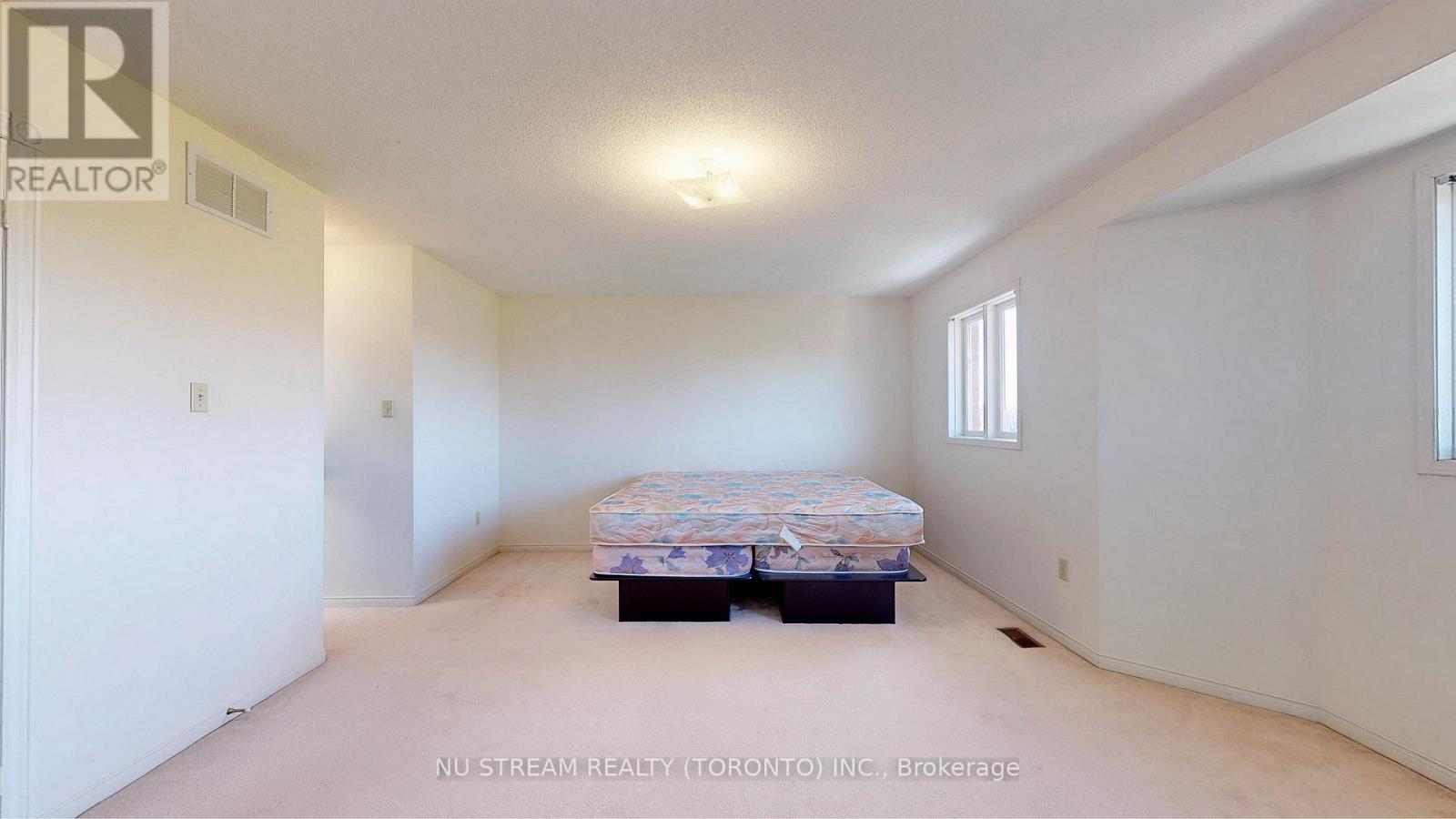1337 Daniel Creek Road, Mississauga, Ontario  L5V 1V3 - Photo 22 - W12461971