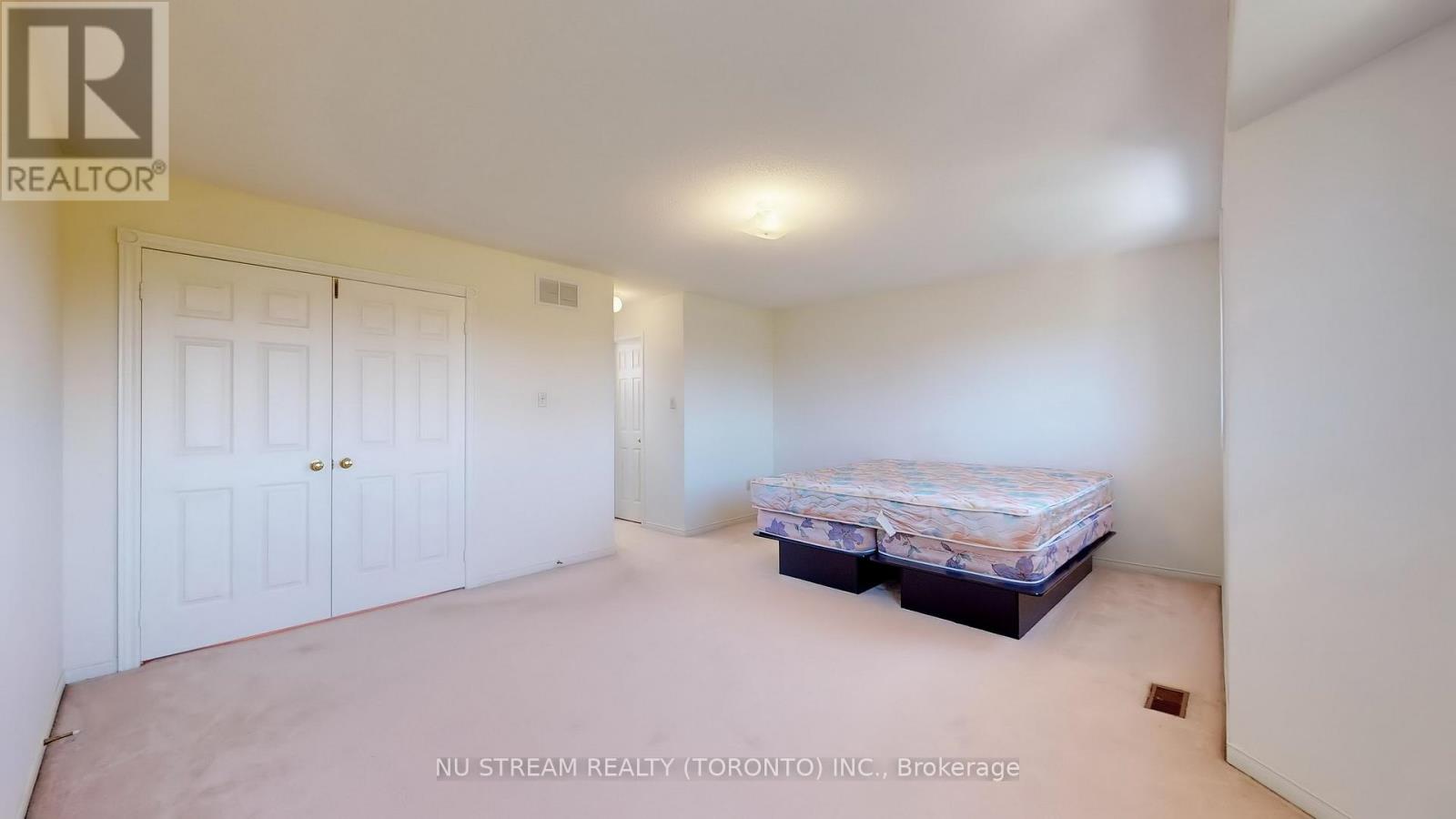 1337 Daniel Creek Road, Mississauga, Ontario  L5V 1V3 - Photo 23 - W12461971