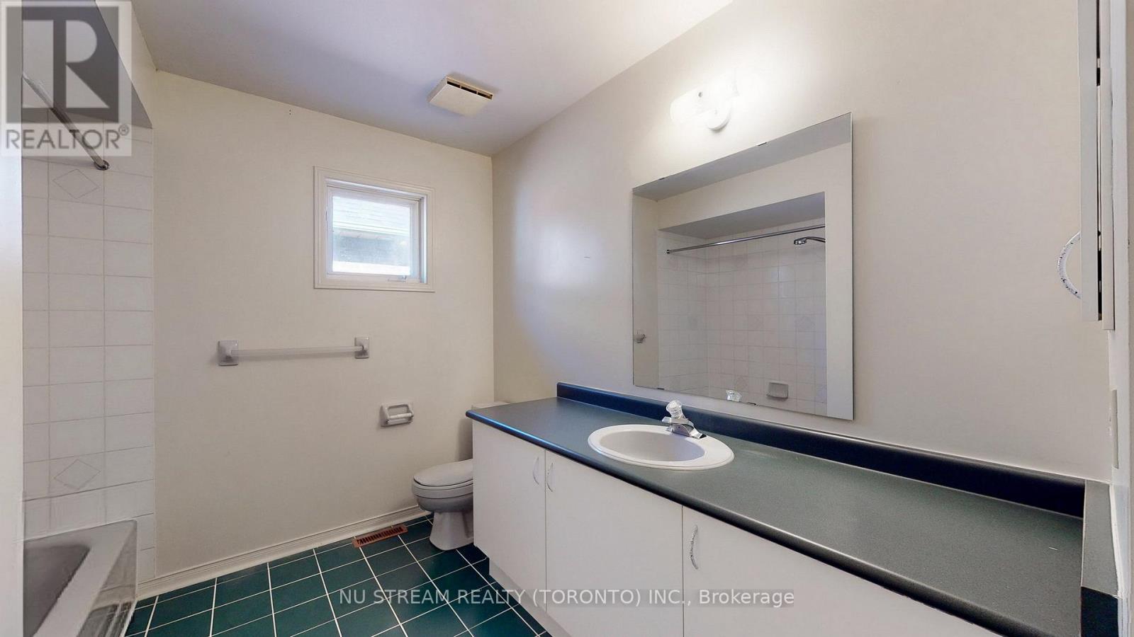 1337 Daniel Creek Road, Mississauga, Ontario  L5V 1V3 - Photo 29 - W12461971
