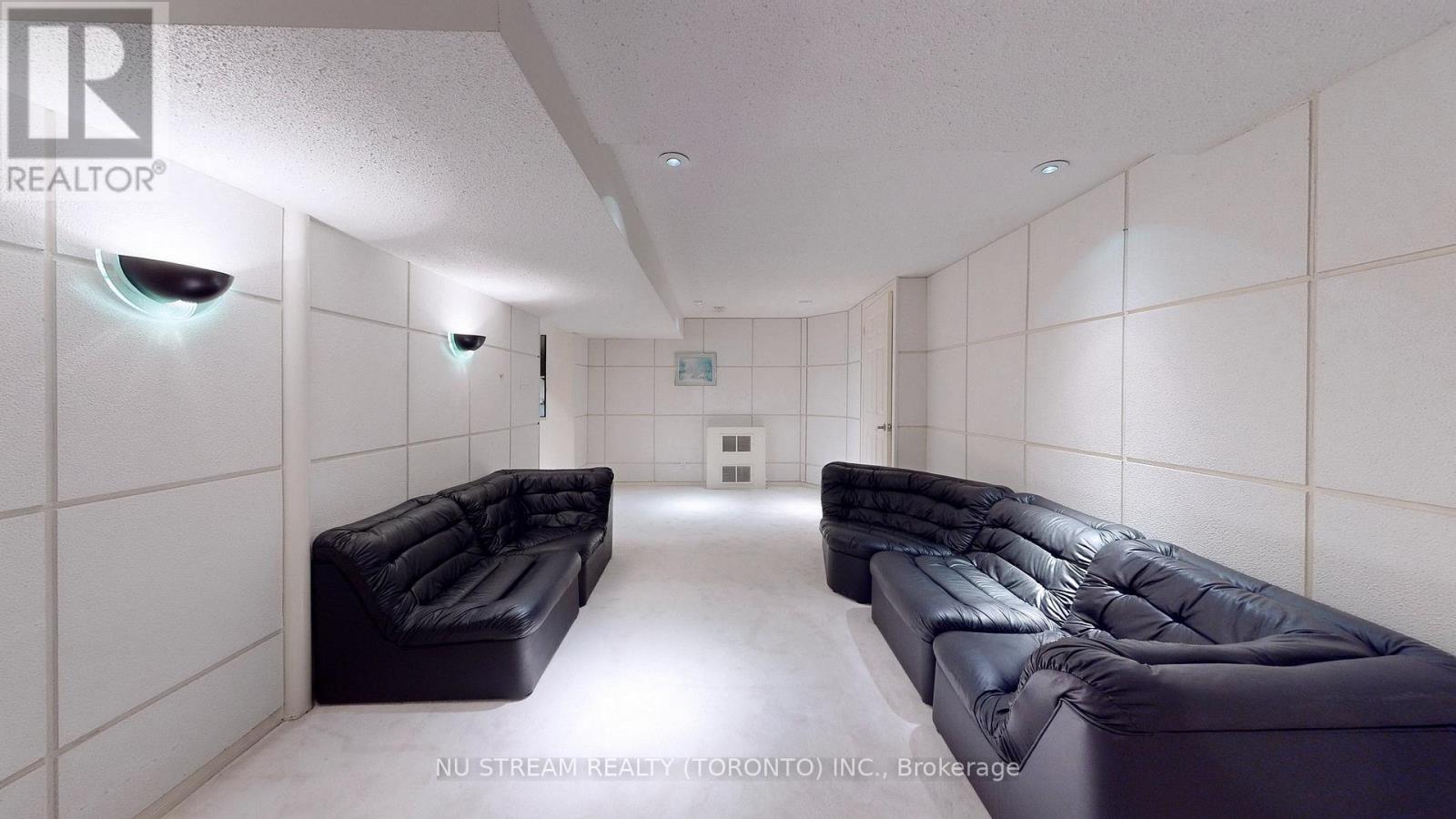 1337 Daniel Creek Road, Mississauga, Ontario  L5V 1V3 - Photo 33 - W12461971