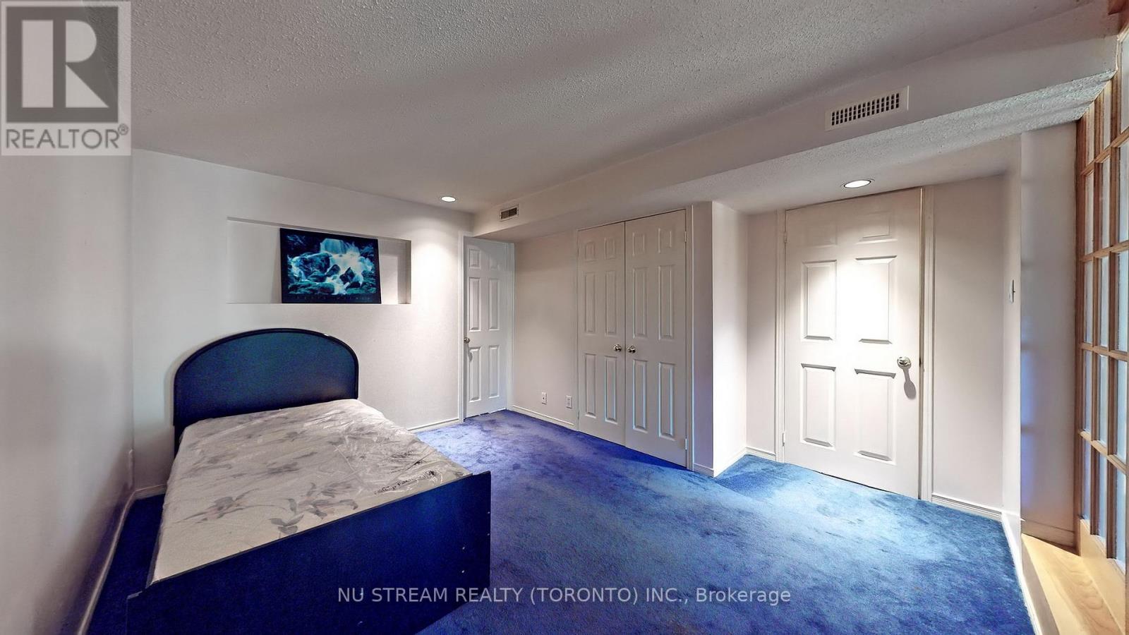 1337 Daniel Creek Road, Mississauga, Ontario  L5V 1V3 - Photo 36 - W12461971