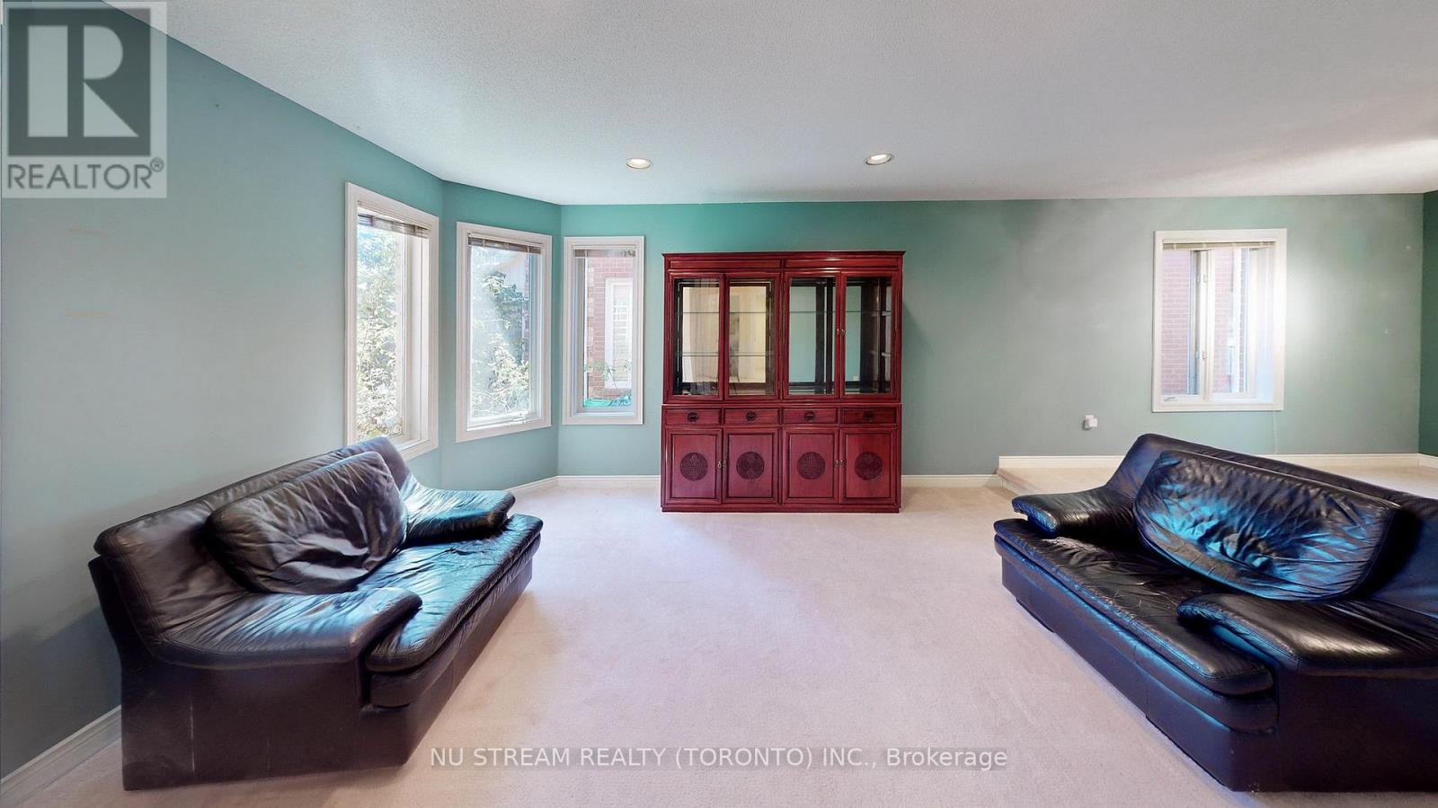 1337 Daniel Creek Road, Mississauga, Ontario  L5V 1V3 - Photo 5 - W12461971