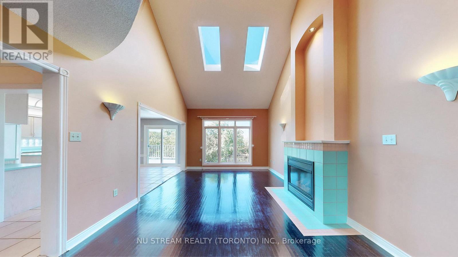 1337 Daniel Creek Road, Mississauga, Ontario  L5V 1V3 - Photo 6 - W12461971