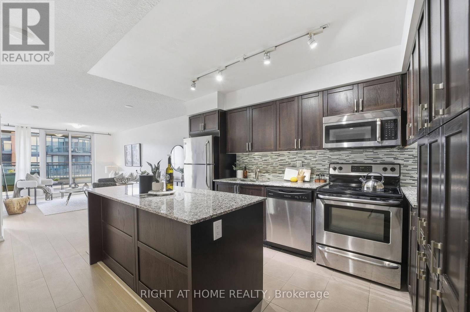 726 - 36 Via Bagnato Street, Toronto, Ontario  M6A 0B7 - Photo 12 - W12462042