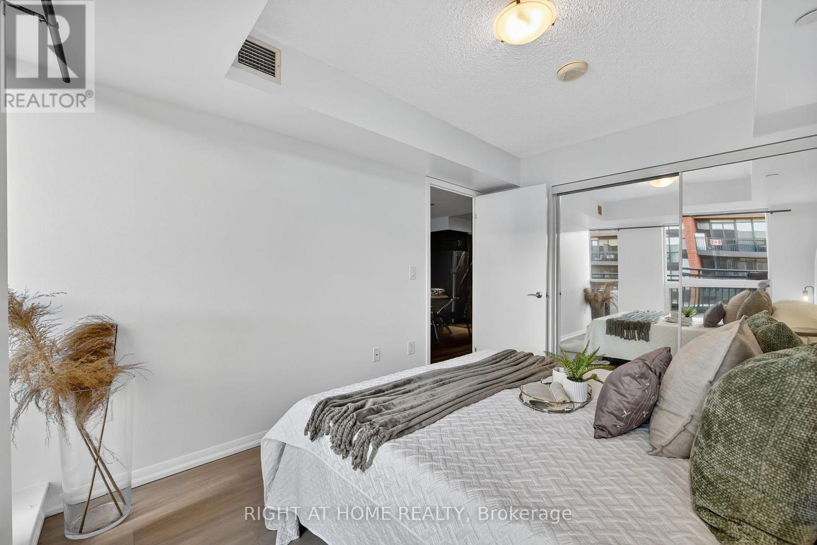 726 - 36 Via Bagnato Street, Toronto, Ontario  M6A 0B7 - Photo 19 - W12462042