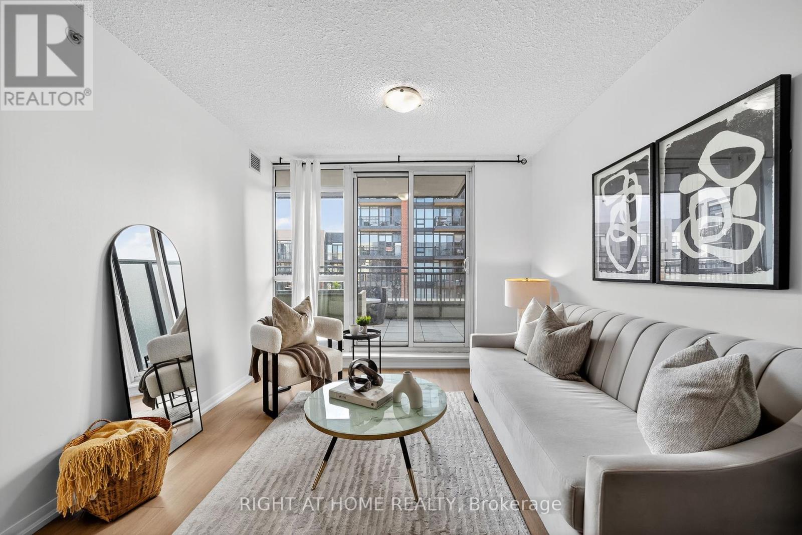 726 - 36 Via Bagnato Street, Toronto, Ontario  M6A 0B7 - Photo 5 - W12462042