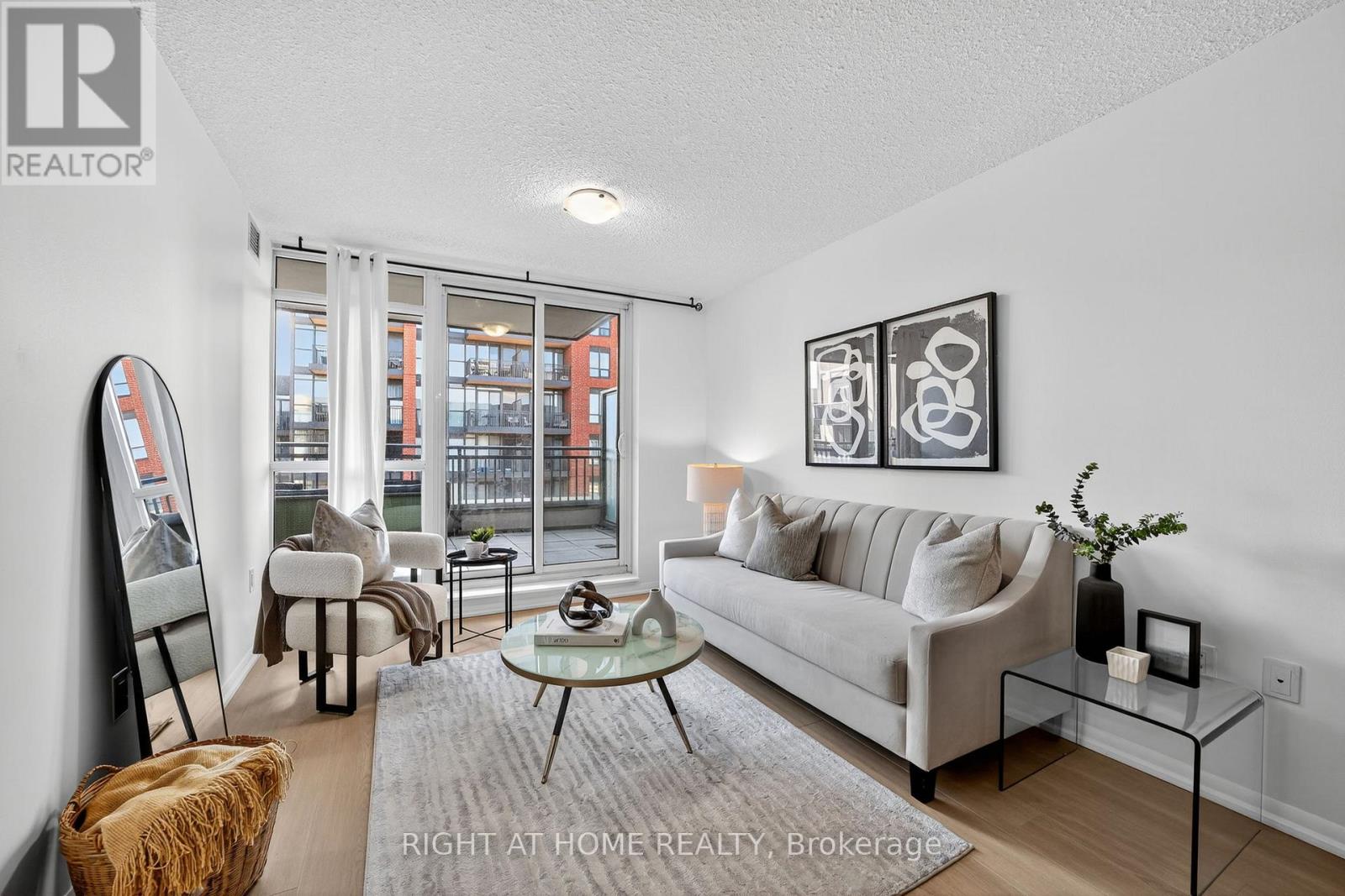 726 - 36 Via Bagnato Street, Toronto, Ontario  M6A 0B7 - Photo 8 - W12462042