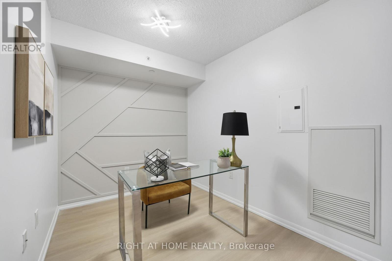 726 - 36 Via Bagnato Street, Toronto, Ontario  M6A 0B7 - Photo 9 - W12462042