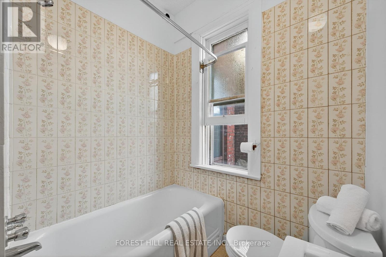 487 Clendenan Avenue, Toronto, Ontario  M6P 2X7 - Photo 10 - W12462055