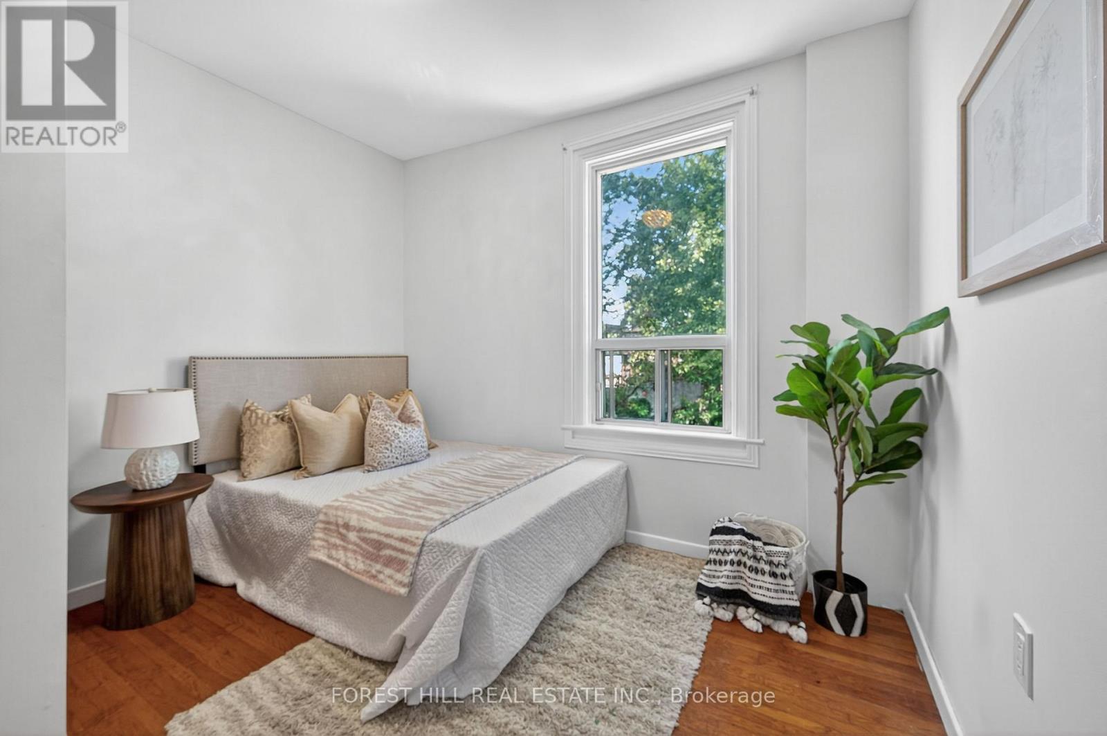 487 Clendenan Avenue, Toronto, Ontario  M6P 2X7 - Photo 11 - W12462055