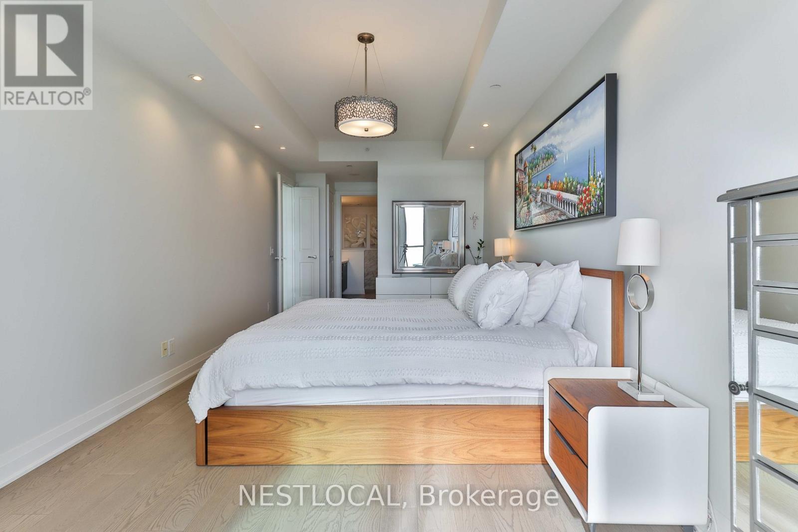 511 - 11 Bronte Road, Oakville, Ontario  L6L 0E1 - Photo 10 - W12462057