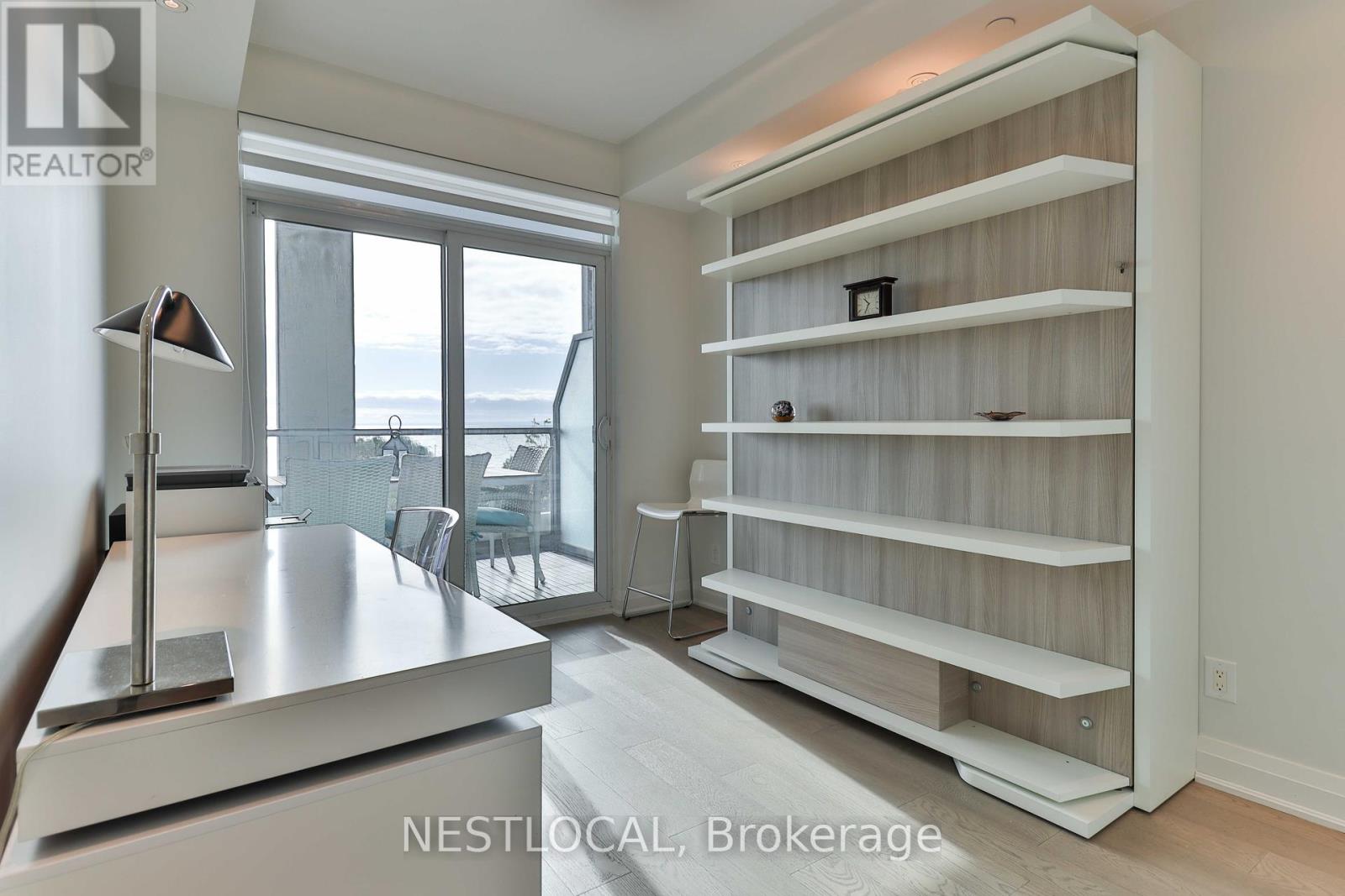 511 - 11 Bronte Road, Oakville, Ontario  L6L 0E1 - Photo 13 - W12462057