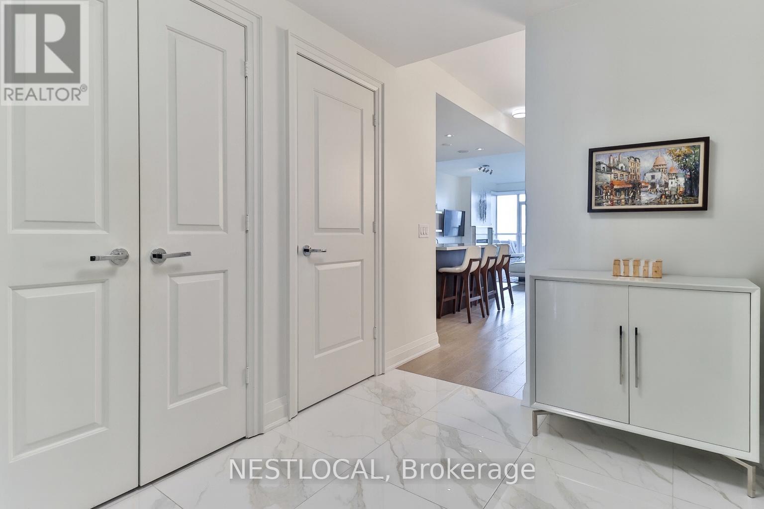 511 - 11 Bronte Road, Oakville, Ontario  L6L 0E1 - Photo 2 - W12462057
