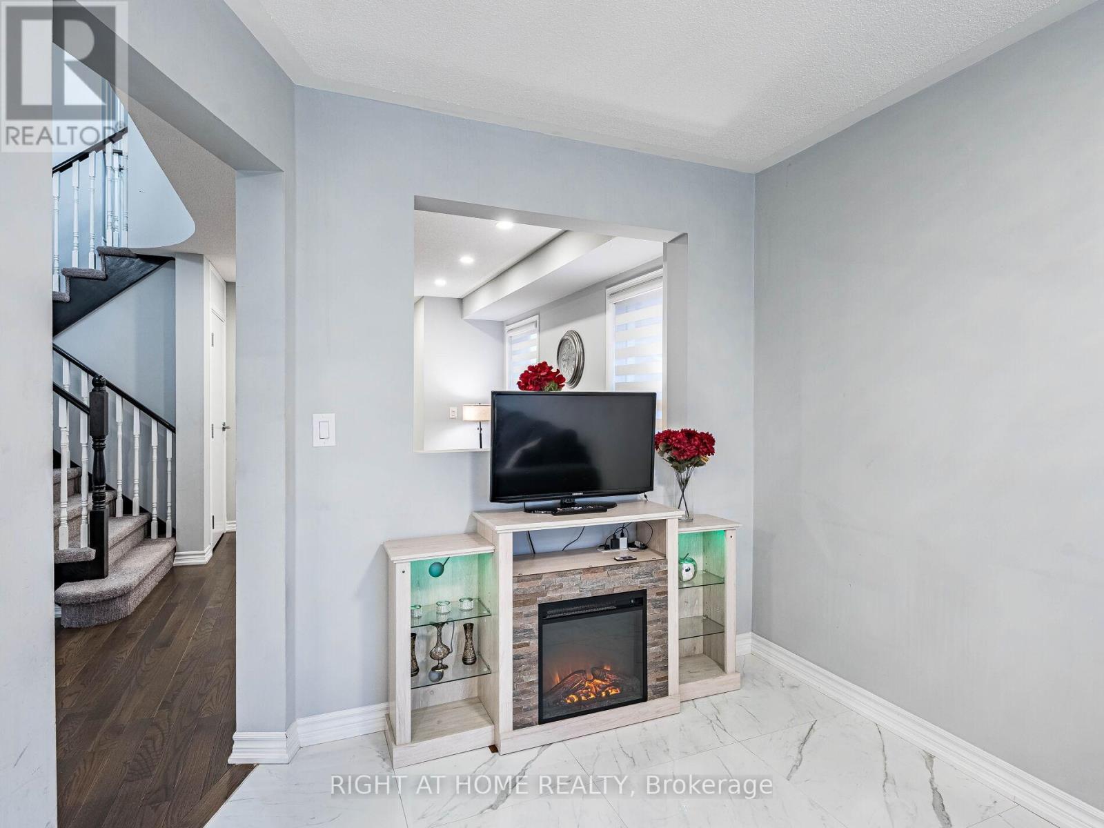 1156 Prestonwood Crescent, Mississauga, Ontario  L5V 2V3 - Photo 14 - W12462058