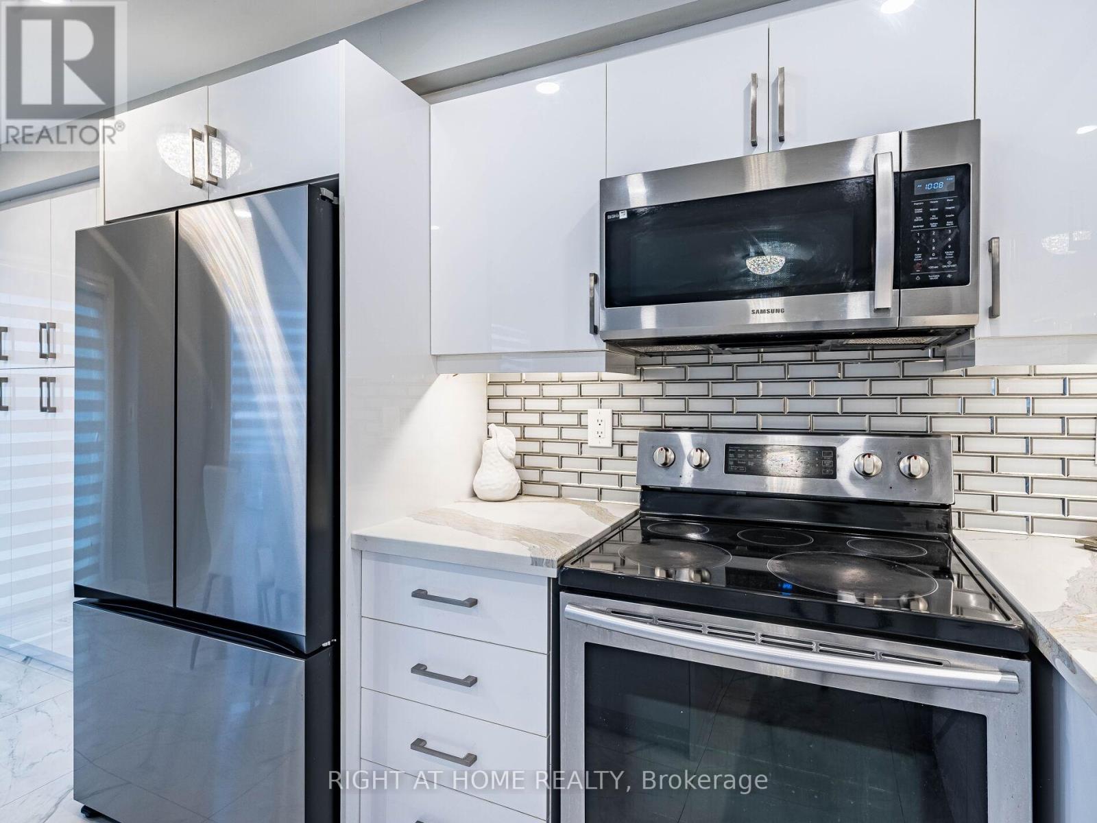 1156 Prestonwood Crescent, Mississauga, Ontario  L5V 2V3 - Photo 19 - W12462058