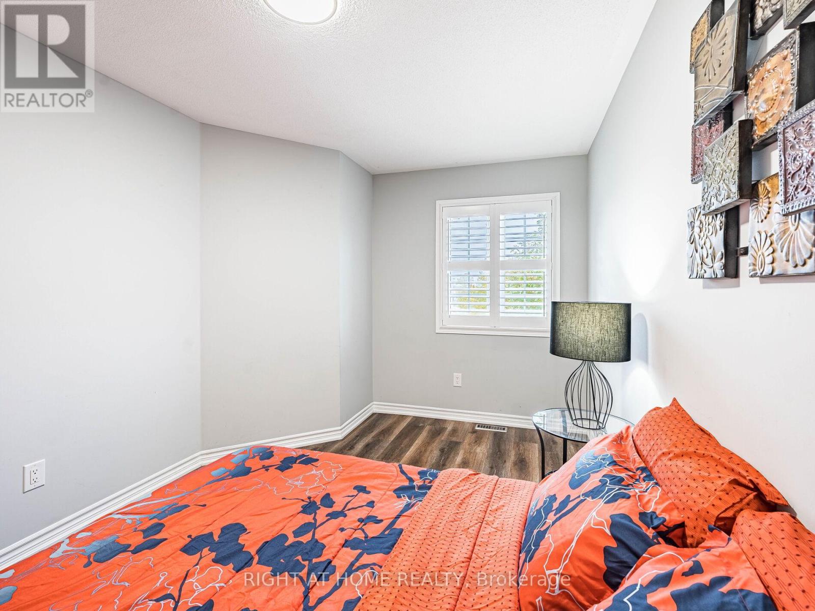 1156 Prestonwood Crescent, Mississauga, Ontario  L5V 2V3 - Photo 34 - W12462058