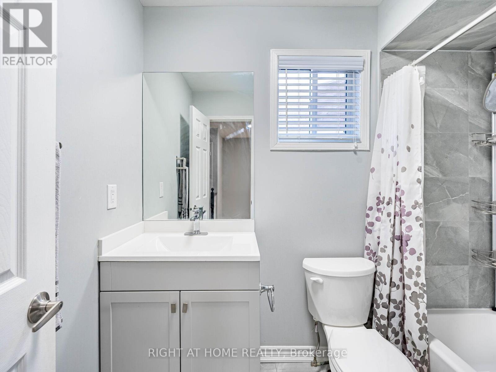 1156 Prestonwood Crescent, Mississauga, Ontario  L5V 2V3 - Photo 35 - W12462058