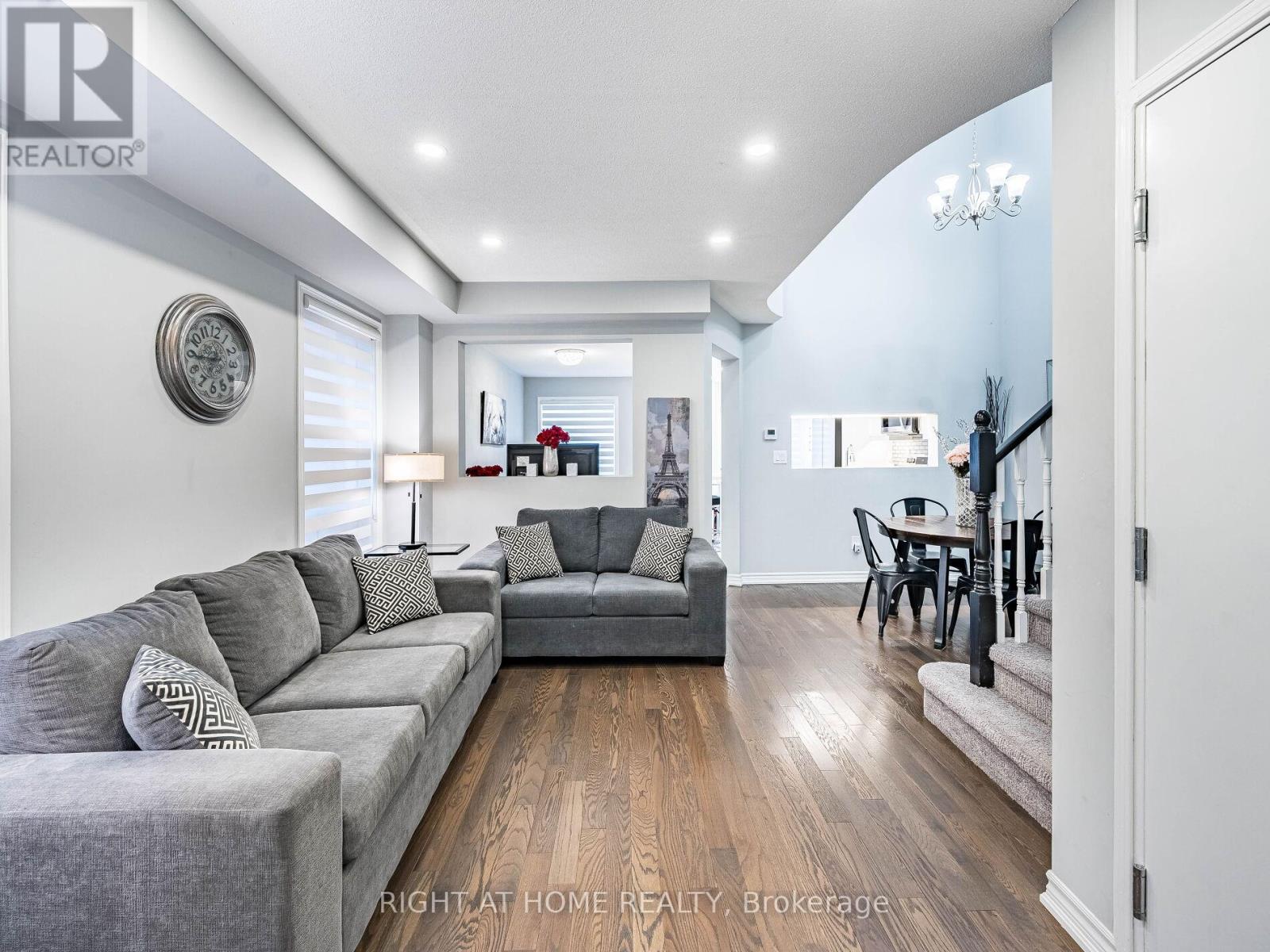 1156 Prestonwood Crescent, Mississauga, Ontario  L5V 2V3 - Photo 6 - W12462058