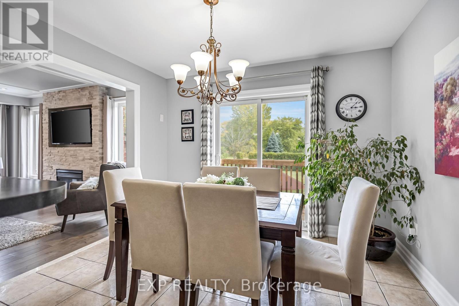 2403 Whitehorn Drive, Burlington, Ontario  L7L 7N4 - Photo 10 - W12462060