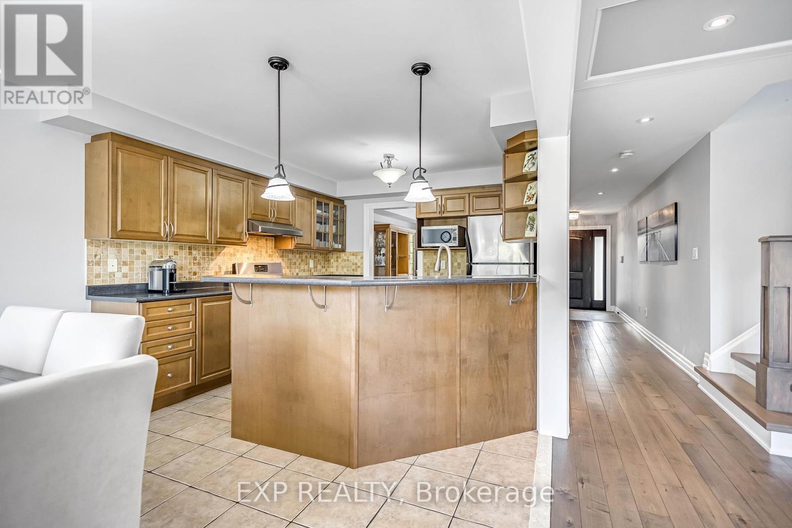2403 Whitehorn Drive, Burlington, Ontario  L7L 7N4 - Photo 12 - W12462060