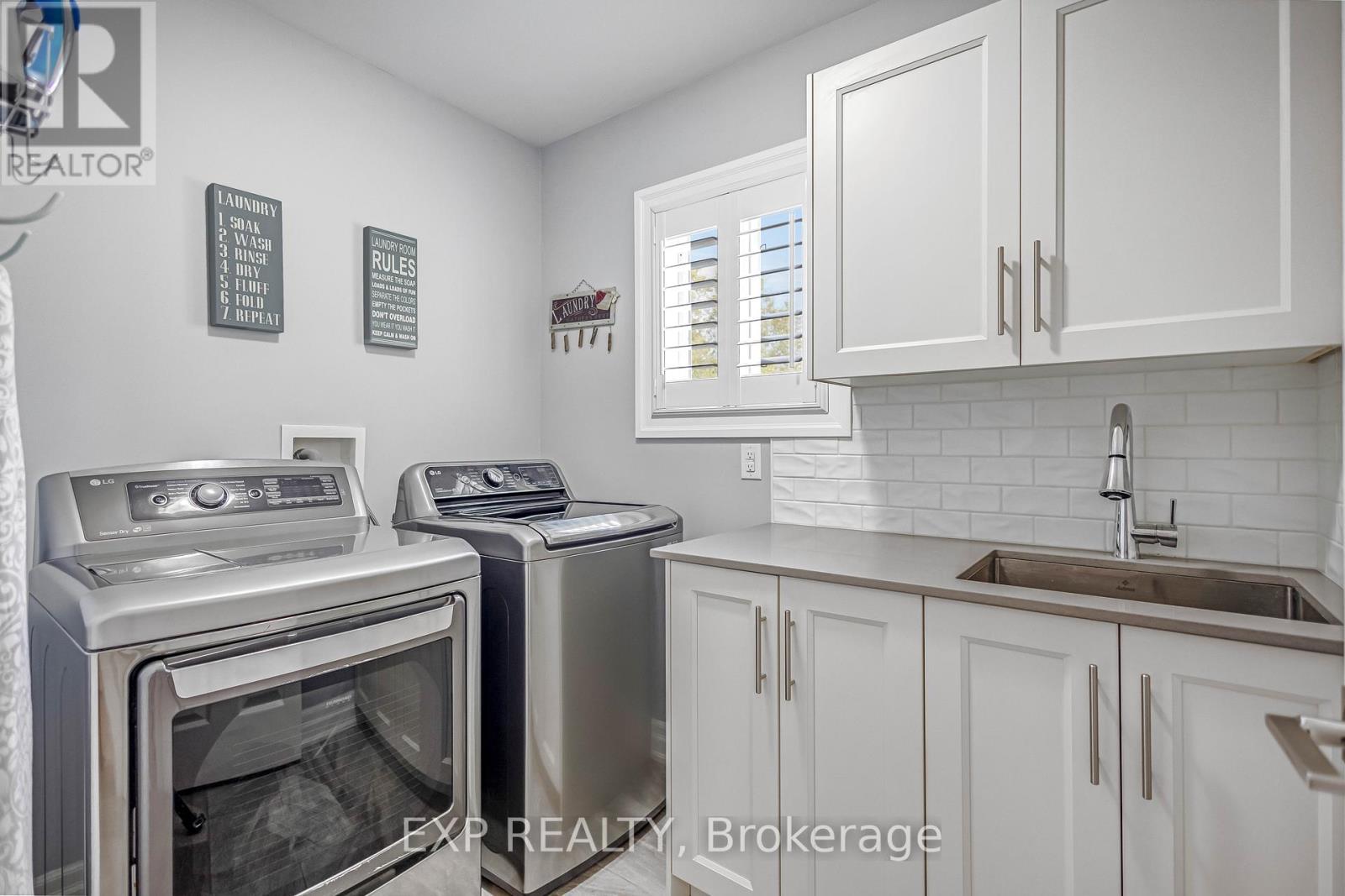2403 Whitehorn Drive, Burlington, Ontario  L7L 7N4 - Photo 17 - W12462060