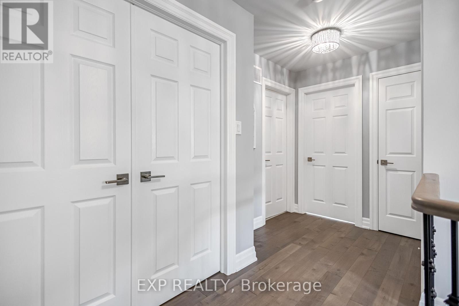 2403 Whitehorn Drive, Burlington, Ontario  L7L 7N4 - Photo 18 - W12462060