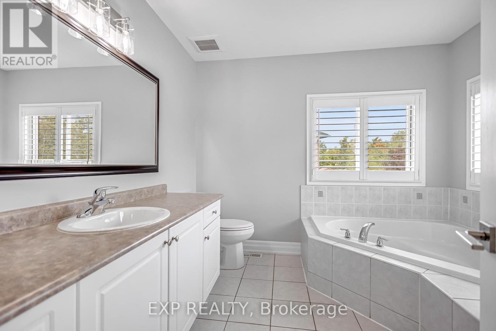 2403 Whitehorn Drive, Burlington, Ontario  L7L 7N4 - Photo 22 - W12462060