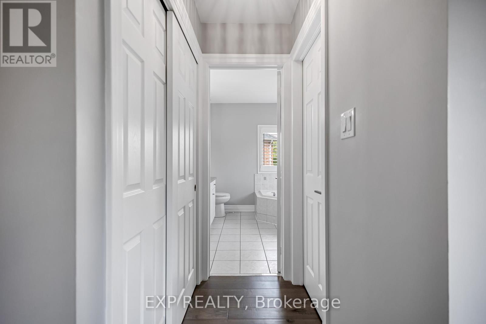 2403 Whitehorn Drive, Burlington, Ontario  L7L 7N4 - Photo 25 - W12462060