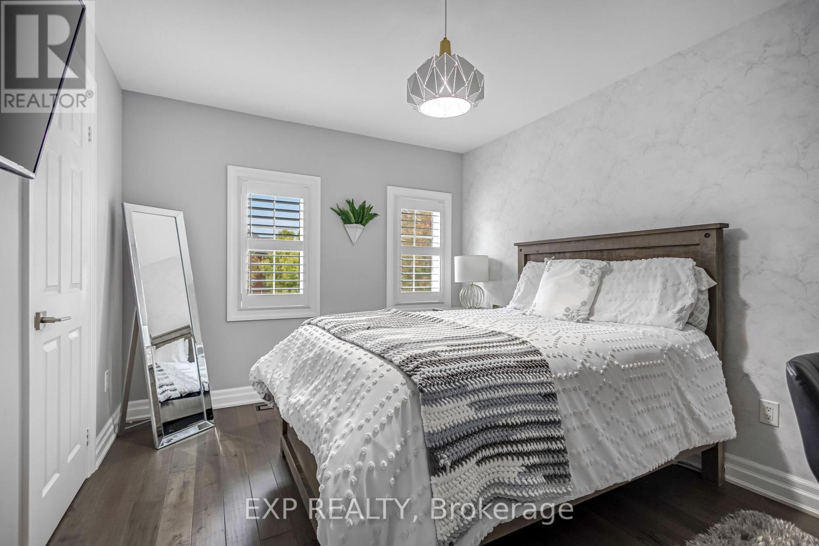 2403 Whitehorn Drive, Burlington, Ontario  L7L 7N4 - Photo 26 - W12462060