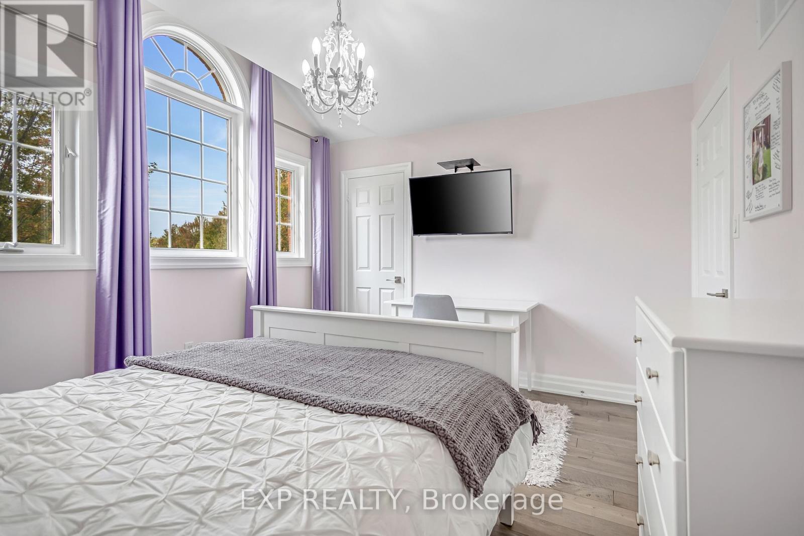 2403 Whitehorn Drive, Burlington, Ontario  L7L 7N4 - Photo 31 - W12462060
