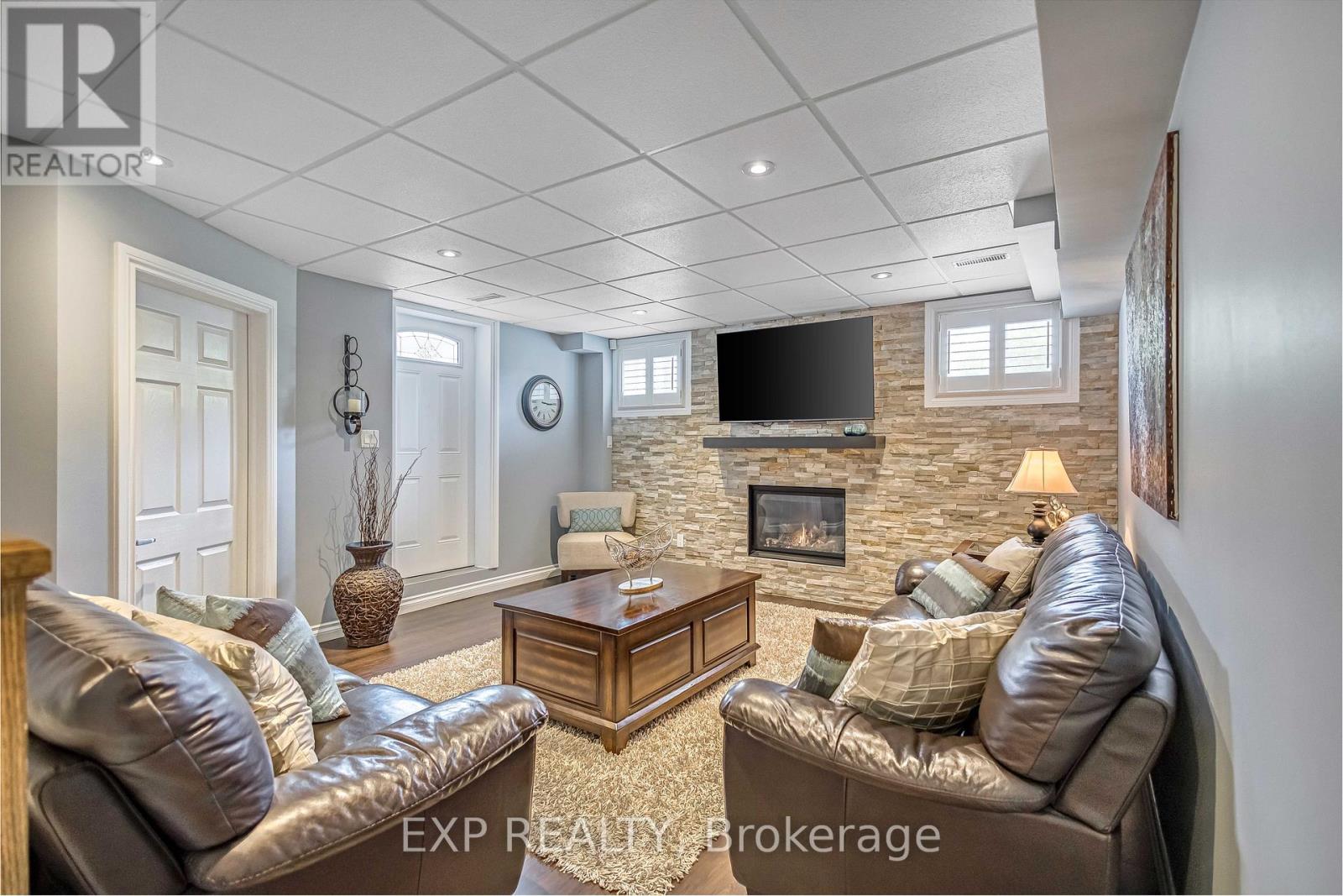 2403 Whitehorn Drive, Burlington, Ontario  L7L 7N4 - Photo 33 - W12462060