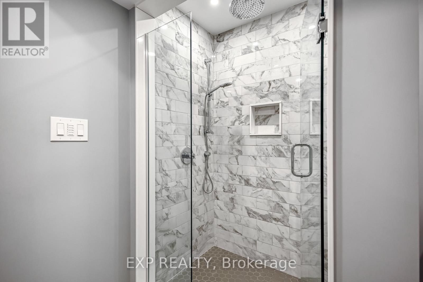 2403 Whitehorn Drive, Burlington, Ontario  L7L 7N4 - Photo 39 - W12462060