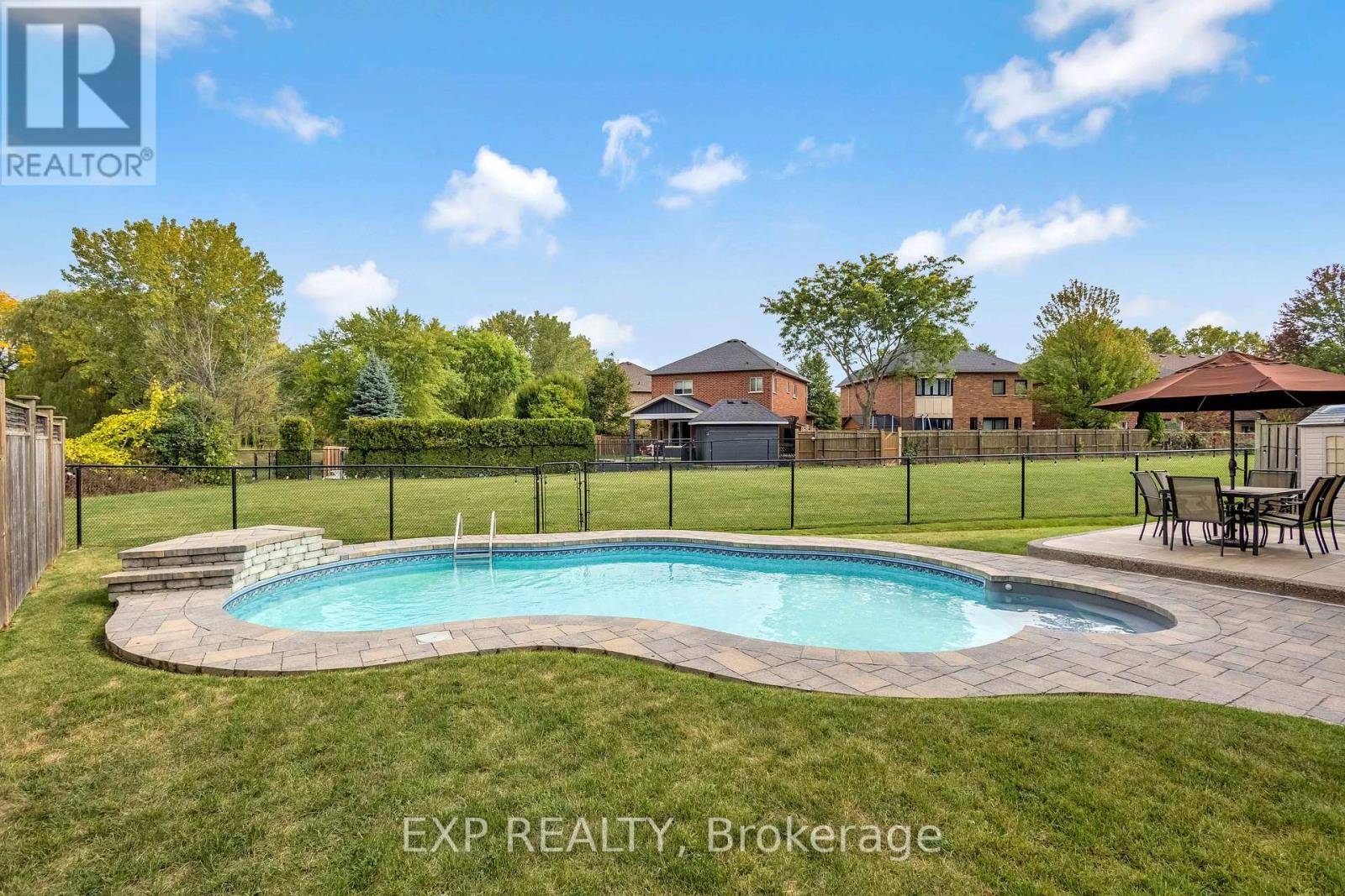 2403 Whitehorn Drive, Burlington, Ontario  L7L 7N4 - Photo 40 - W12462060