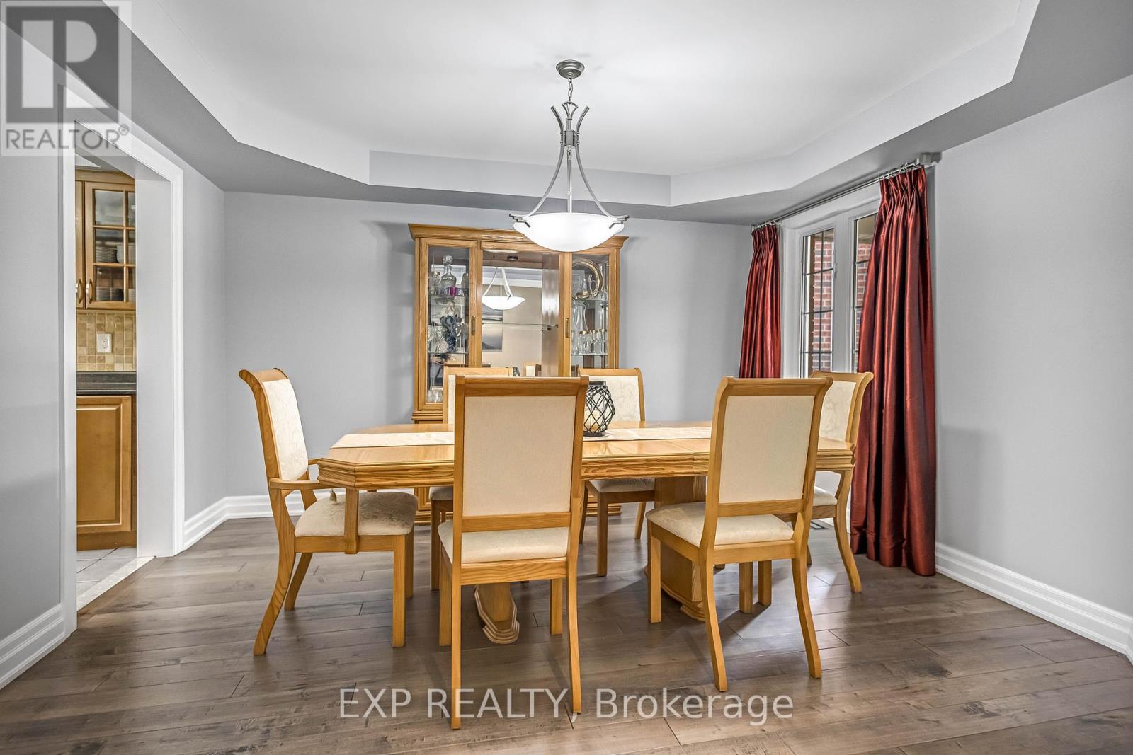 2403 Whitehorn Drive, Burlington, Ontario  L7L 7N4 - Photo 5 - W12462060