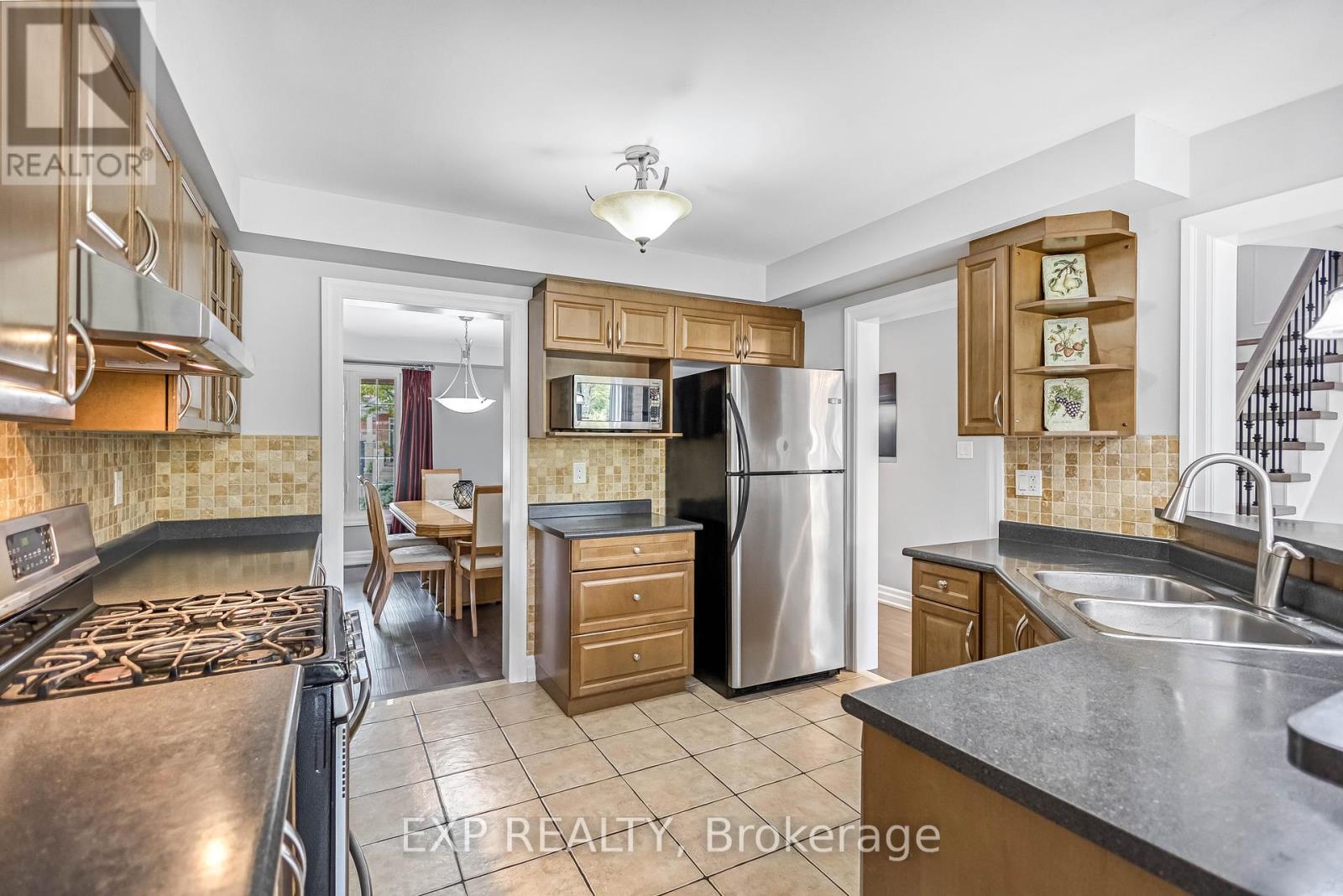 2403 Whitehorn Drive, Burlington, Ontario  L7L 7N4 - Photo 9 - W12462060