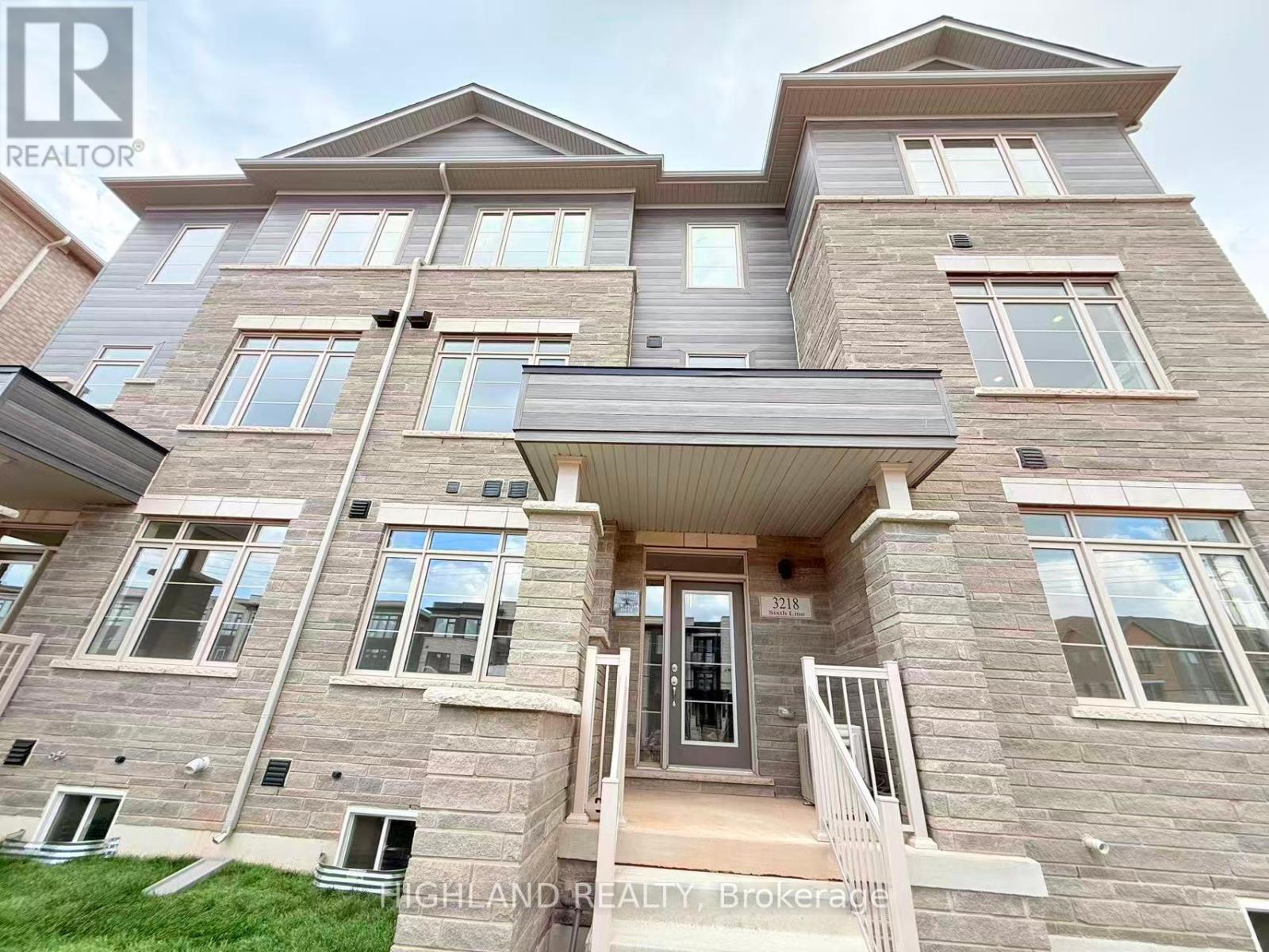 3218 Sixth Line, Oakville, Ontario  L6M 5T2 - Photo 2 - W12462072