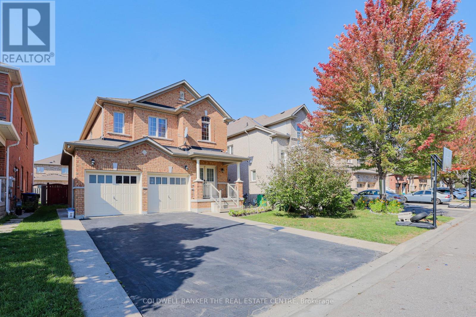 24 Mellowood Avenue, Brampton, Ontario  L6P 2P2 - Photo 2 - W12462083