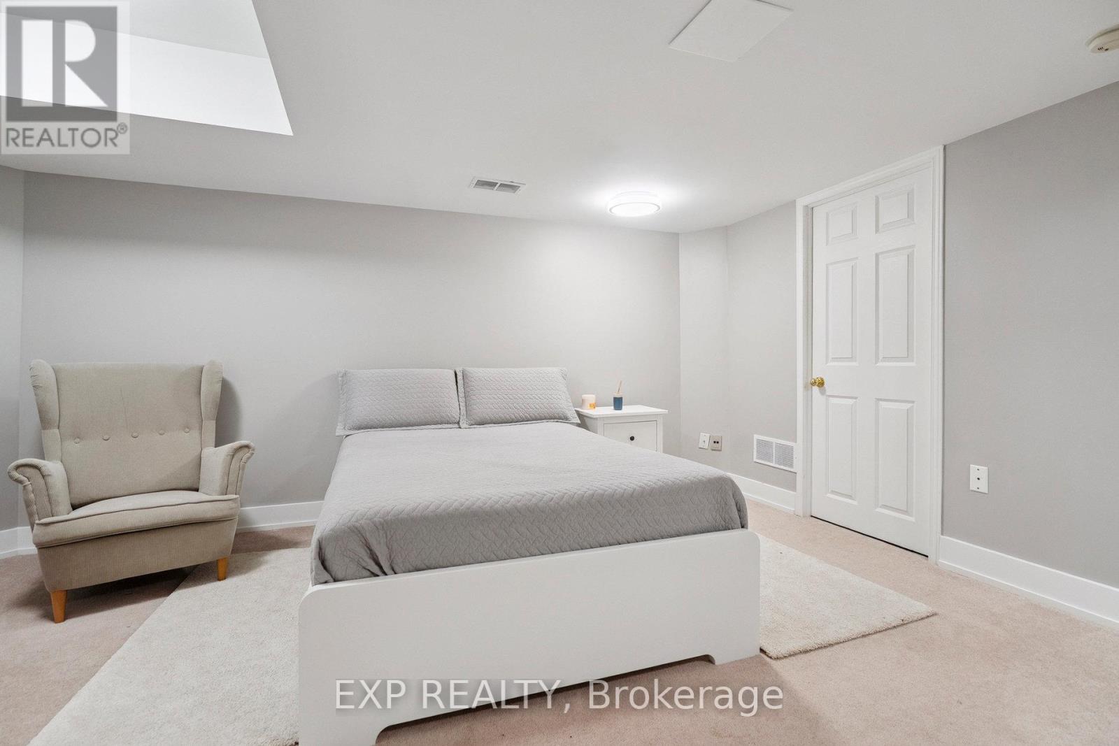 132 Harnesworth Crescent, Hamilton, Ontario  L0R 2H6 - Photo 35 - X12461970