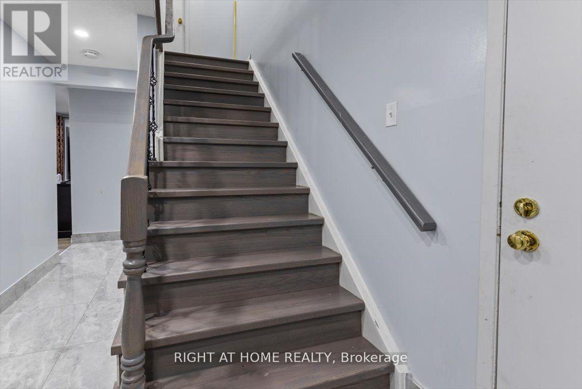 275 Tagge Crescent, Kitchener, Ontario  N2K 3R7 - Photo 11 - X12461986