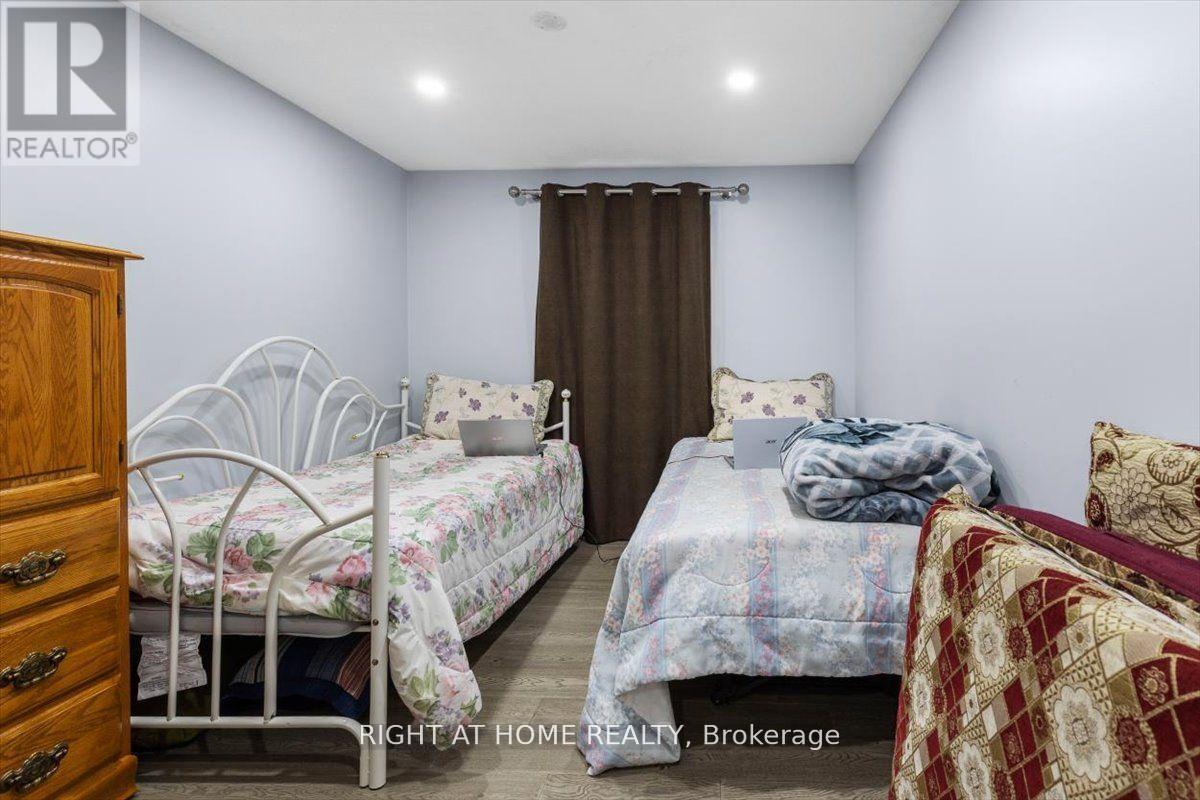 275 Tagge Crescent, Kitchener, Ontario  N2K 3R7 - Photo 14 - X12461986