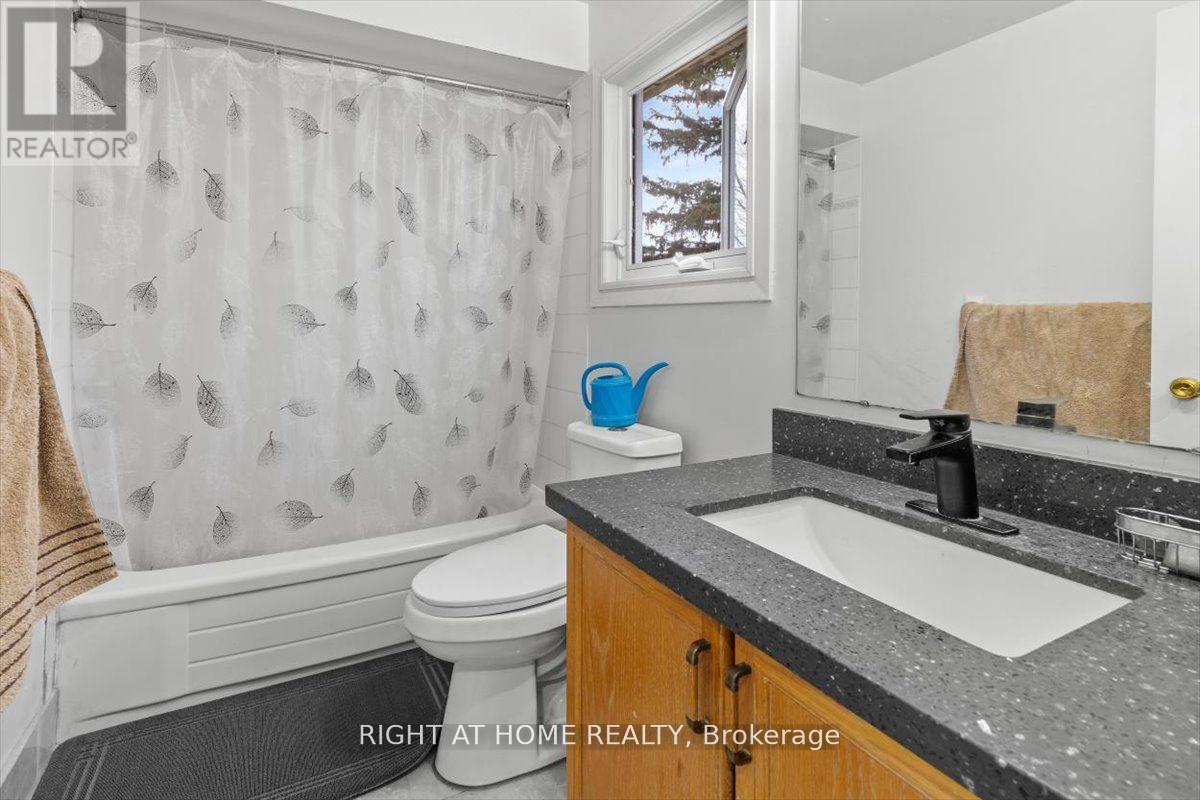 275 Tagge Crescent, Kitchener, Ontario  N2K 3R7 - Photo 15 - X12461986