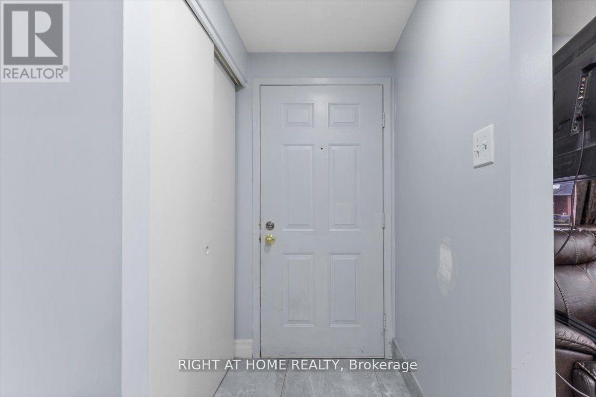275 Tagge Crescent, Kitchener, Ontario  N2K 3R7 - Photo 3 - X12461986