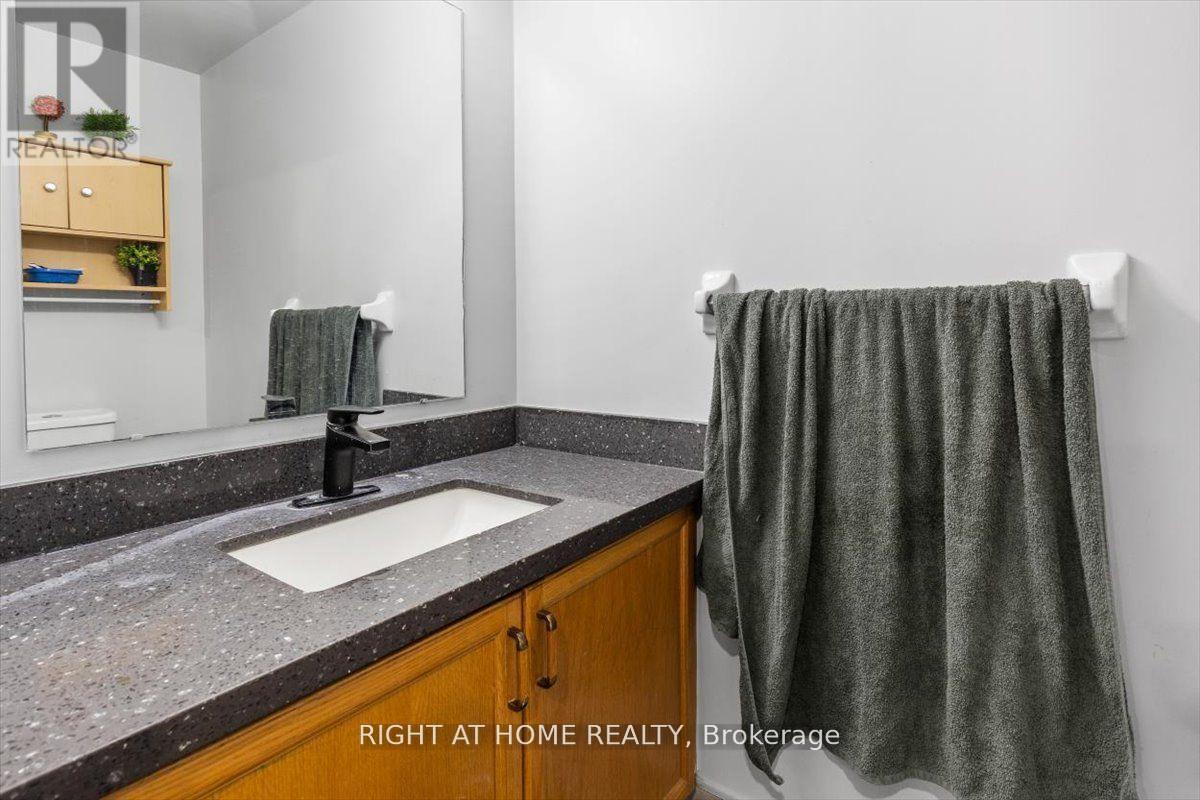 275 Tagge Crescent, Kitchener, Ontario  N2K 3R7 - Photo 8 - X12461986