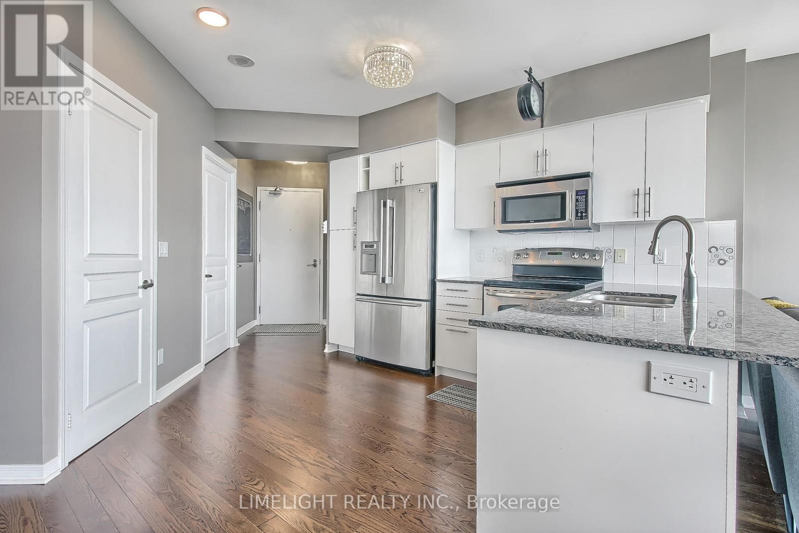 2208 - 2240 Lake Shore Boulevard W, Toronto, Ontario  M8V 0B1 - Photo 5 - W12462099